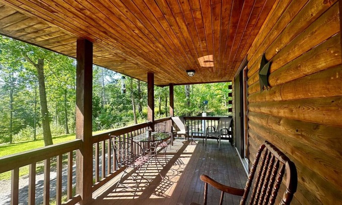 Bristol Apartment | David Brown`s Mountain Retreat- 2bed/2bath -Cabin