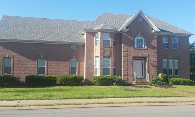 Murfreesboro House | David's Fun House - Sleeps 24. Pool Table, Ping Pong, Piano.n5 Bedrooms, 3 Baths