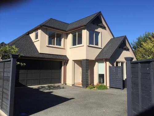 Lower Hutt House | Davidsons Luxury Homestay