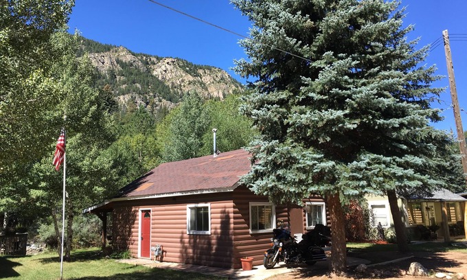 Cascade-Chipita Park Cabin | Dawson Creekside Cabin