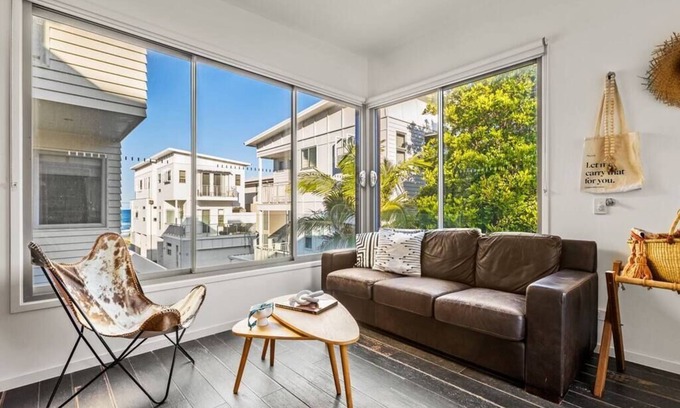 Currumbin Apartment | Daybreak Loft Summary