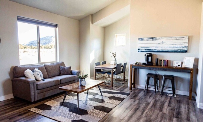 Orderville Apartment | Daybreak Mountain Home Studio @ East Zion