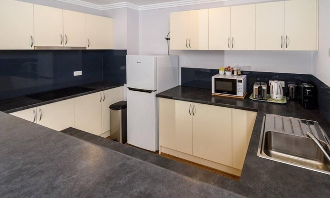 Broken Hill Hotel | Daydream Motel and Apartments