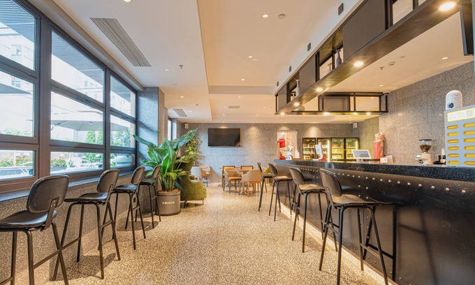 Changning Hotel | Dayin Serene Garden Hotel - Shanghai Hongqiao North Xinjing Metro Station