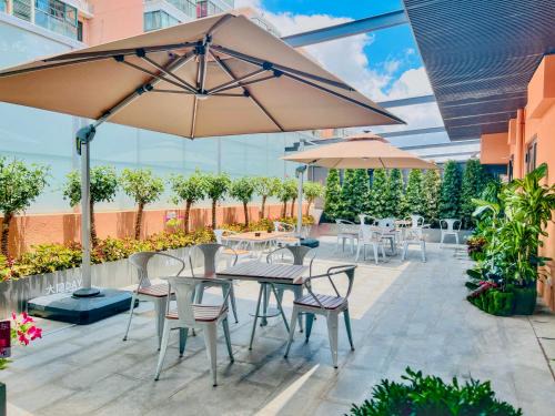 Changning Hotel | Dayin Serene Garden Hotel -Shanghai Hongqiao North Xinjing Metro Station -Large Social Area -Bar -Café -Gym -Free Laundry Luggage Storage -24H Front Desk-English Service