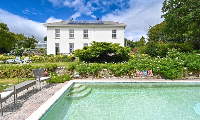 Lanreath Apartment | Daymer Apartment offers beautiful gardens, outdoor pool in summer and games room