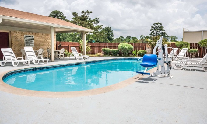 Bastrop Hotel | Days Inn by Wyndham Bastrop