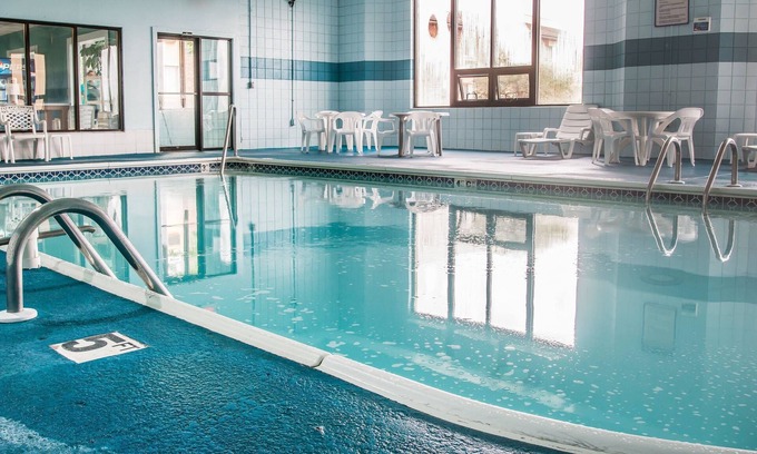 Flint Hotel | Days Inn by Wyndham Flint/Bishop International Airport