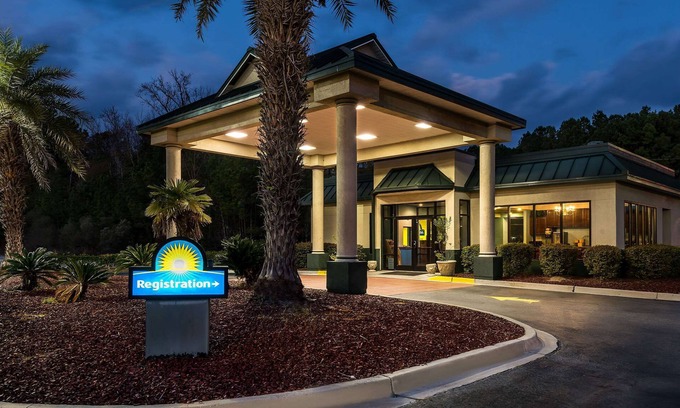 Richmond Hill Hotel | Days Inn by Wyndham Richmond Hill/Savannah