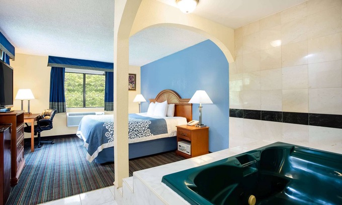 Runnemede Hotel | Days Inn by Wyndham Runnemede Philadelphia Area