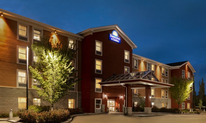 Sherwood Park Hotel | Days Inn & Suites by Wyndham Sherwood Park Edmonton