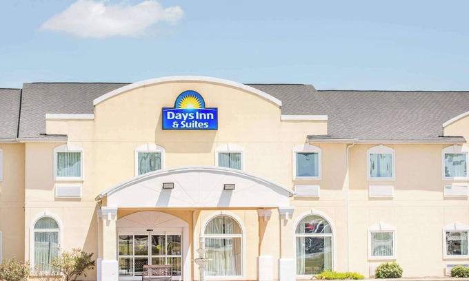 Swainsboro Hotel | Days Inn & Suites by Wyndham Swainsboro