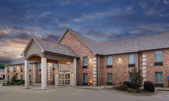 Florence Hotel | Days Inn & Suites by Wyndham Florence/Jackson Area
