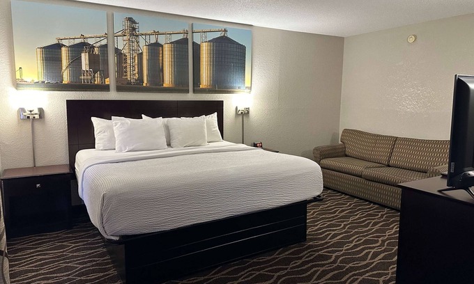 Casey Hotel | Days Inn & Suites by Wyndham Casey