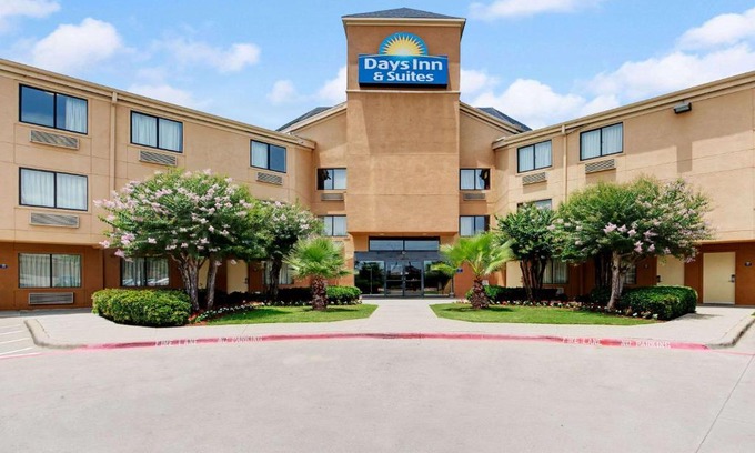 DeSoto Hotel | Days Inn & Suites by Wyndham DeSoto