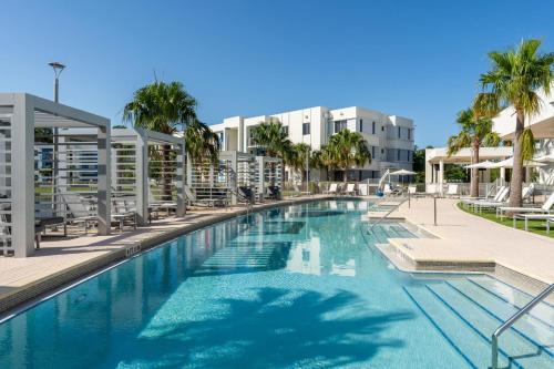 Daytona Beach Apartment | Daytona 2BR w Parking – Family Pet Friendly