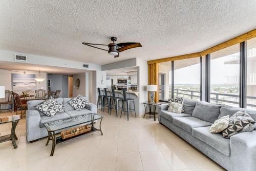 Daytona Beach Shores Apartment | Daytona Beach Shores Condo with Oceanfront Pool!