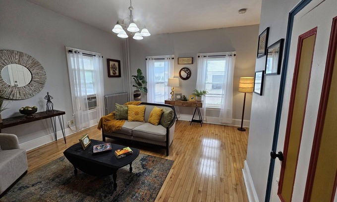 Revere Apartment | Dazzling Oceanview-4 Train Stop Logan Airport
