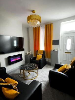 Stoke-on-Trent House | de gold ltd