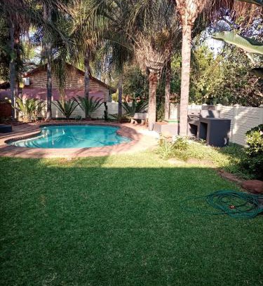 Lephalale House | De la Rose Guesthouse