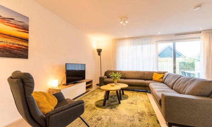 Municipality of Ameland House | De Plevieren is a building with four luxury apartments in Buren.
