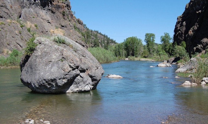 Cascade Cabin | Dearborn River Log Cabin with 3/4 mi River Frontage & 72 Acres to Roam