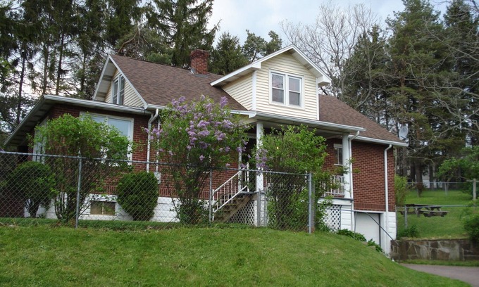 Accident House | Deep Creek Lake Area! Spend Less on Lodging and More on FUN!