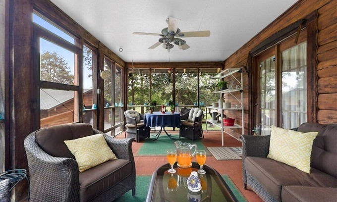 Williams Cabin | Deer Bend Cabin: A Beautiful Woodsy Escape in the Heart of Southern Indiana