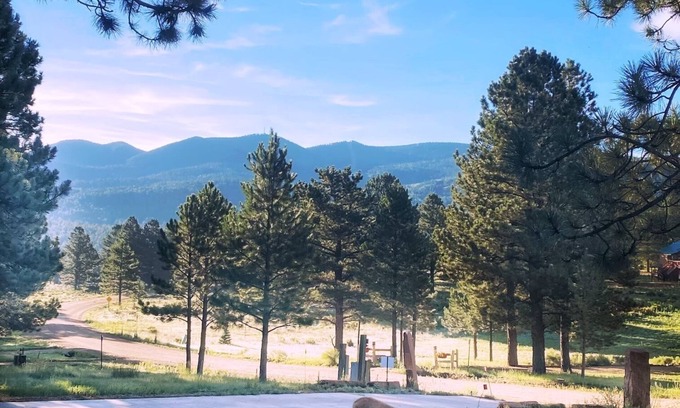 Angel Fire House | Deer Ridge Lodge - Quick access to Ski Slopes
