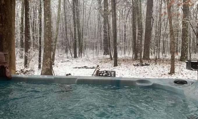 Fort Payne House | Deer Trail! Private cabin with hot tub in the woods