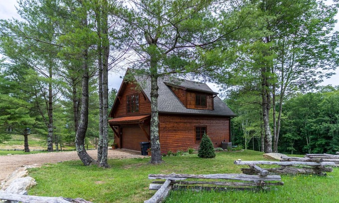 Banner Elk Cabin | Deerview Cottage at Eagles Nest - Secluded and quiet, walk to trails, resort amenities