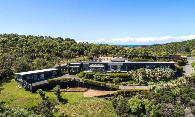 Matiatia Bay Apartment | Delamore Cove Summary