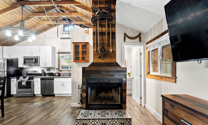 Julian House | Delightful 1BR Cabin | Kids’ Loft, Julian