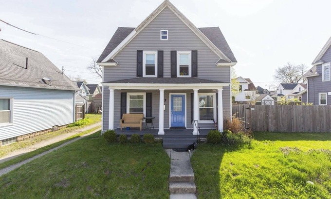 South Bend House | Delightful 3-bedroom House by Howard Park with WiFi, AC