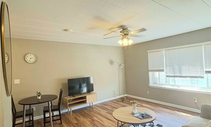 Whittier Apartment | Delightful apartment in Central Minneapolis-Long Term Stay!