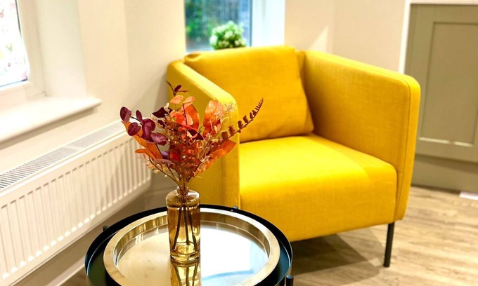 Bournemouth City Centre Apartment | Delightful Beach Breeze 1-bedroom apartment with WiFi & parking in Bournemouth