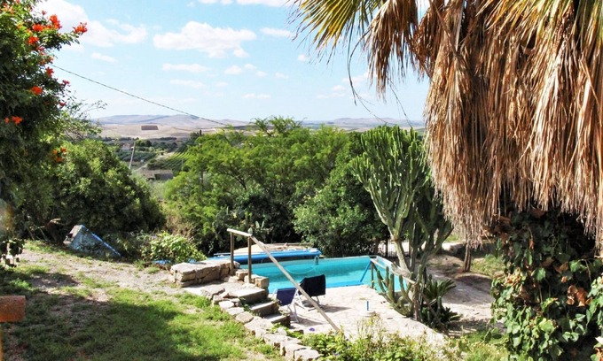 Mockarta House | Delightful Holiday Home in Fulgatore with Swimming Pool