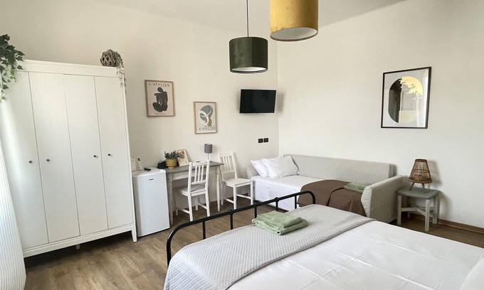 Bolognina Apartment | Delightful renovated apartment in central location(CIR 037006-CV-00541)