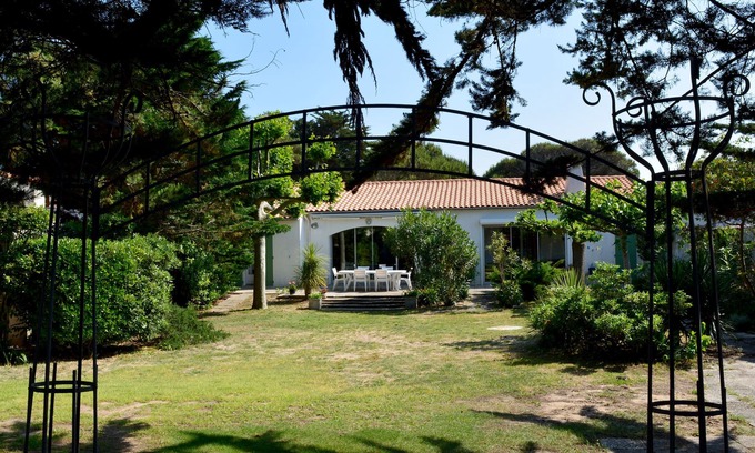 Sainte-Marie-de-Re Villa | Delightful Villa beachfront to Grenettes
