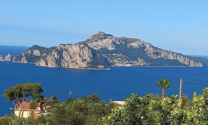 Termini House | Delizia Caprese vacation home in Massa Lubrense with garden and Capri view