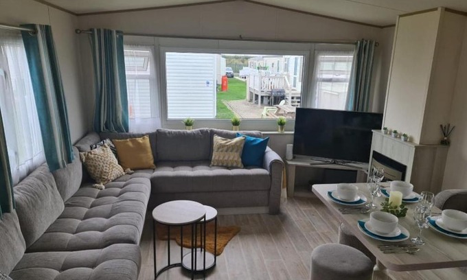 Clacton-on-Sea Resort | Delux Caravan - 29 Beach Walk
