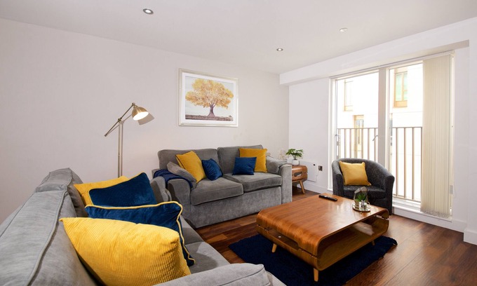 Manchester City Centre Apartment | Deluxe 3-Bedroom Spacious City Centre Apartment