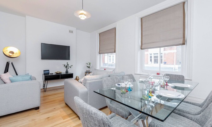 Fitzrovia Apartment | Deluxe 4 BR Oxford Circus Apartment With Terrace