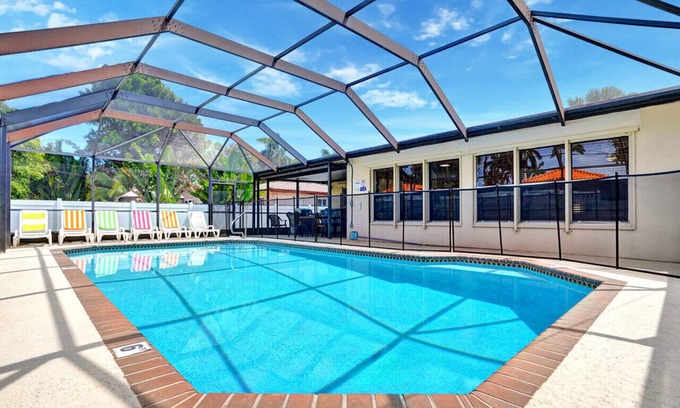 South Lake Villa | Deluxe 5BR Villa Heated Pool near Hollywood Beach