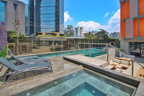 Zona 10 Apartment | Deluxe Apartment in EON Guatemala City zona 10 near Oakland