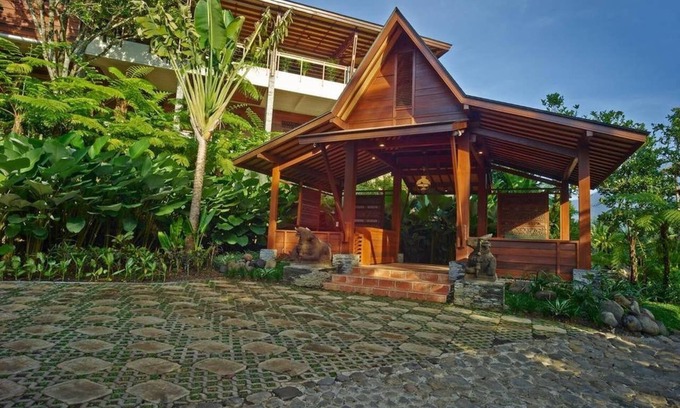 Banyuwangi Apartment | Deluxe Double on the Foothills of Ijen Plateau