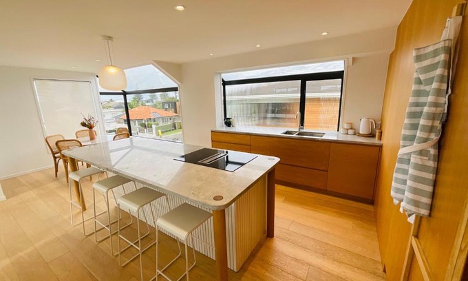 Mount Maunganui House | Deluxe Downtown Mount Maunganui