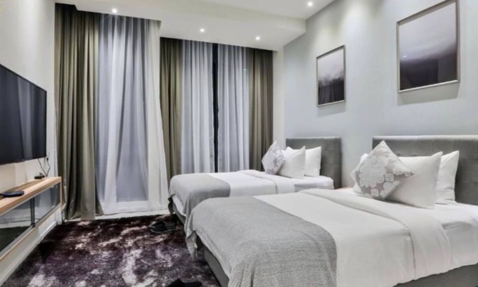 Malaysian Police Training Centre Apartment | Deluxe King Suite with Twin Tower View 4