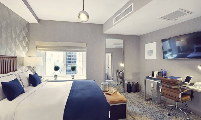 Financial District Hotel | Deluxe Queen Bedded Room at The Artezen Hotel, Near Battery Park