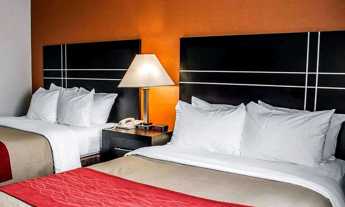 Columbus House | Deluxe Queen Room with Two Queen Beds - Non-Smoking